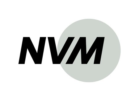 Text-Logo: NVM (Nahverkehr Mainfranken).